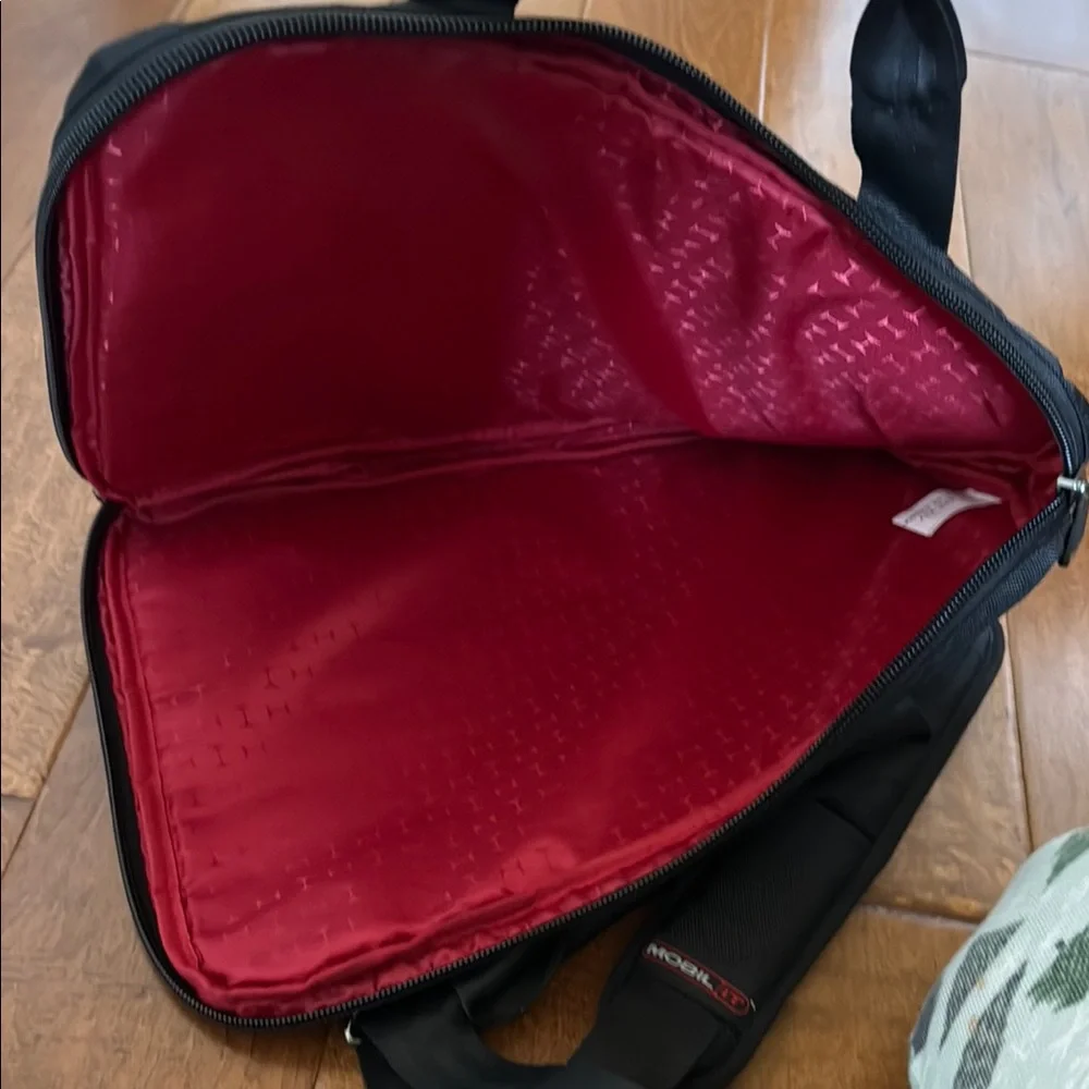 Mobil It Black Laptop Bag Padded, Seatbelt loops Durable Fabric Like New…